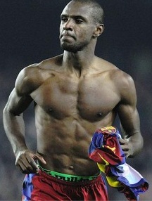Abidal v-a juca la FC Barcelona pentru Liga Campionilor