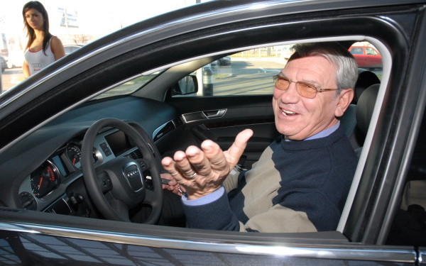 Antrenorul Emeric Jenei va fi operat 