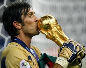 Buffon ramane la Juventus