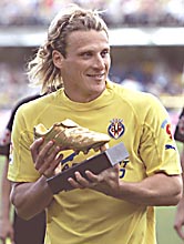 Villareal refuza oferta lui Atletico pentru Forlan