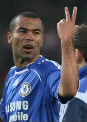 Chelsea face dubla in Anglia