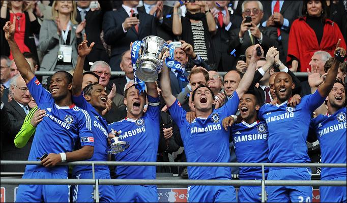 Chelsea face dubla in Anglia