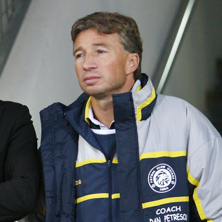 Dan Petrescu pe primul loc