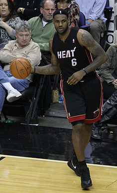 LeBron James actionar la Liverpool
