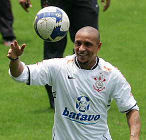 Roberto Carlos anunta transferuri de 130 de milioane pentru Anzhi
