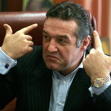 Becali isi pune toti fani in cap