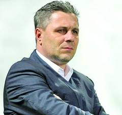 Rapid Bucuresti vs Marius Sumudica de la FC Vaslui in prima etapa